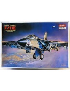 F-111E STRATEGIC BOMBER. caja un poco arrugada