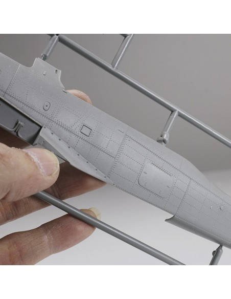 Focke-Wulf Fw 190A-6 con Wgr. 21 & Motor Completo e Interior de Armas