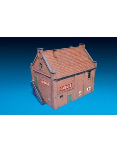 BUILDING WITH GARAGE 1/72 2
