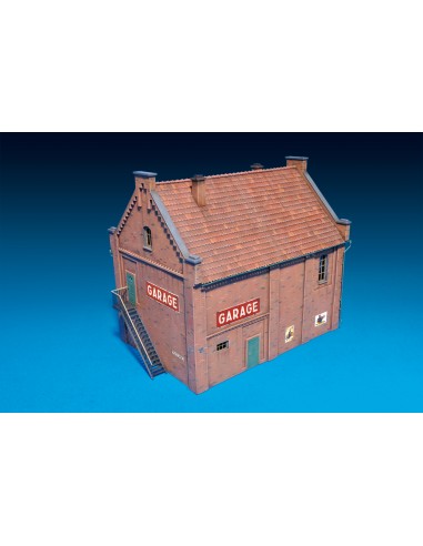 BUILDING WITH GARAGE 1/72