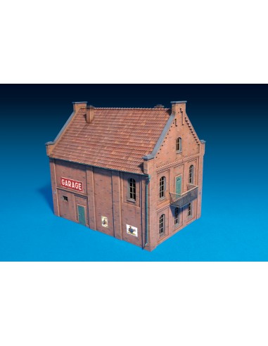 BUILDING WITH GARAGE 1/72