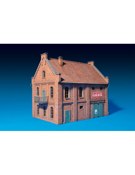 BUILDING WITH GARAGE 1/72