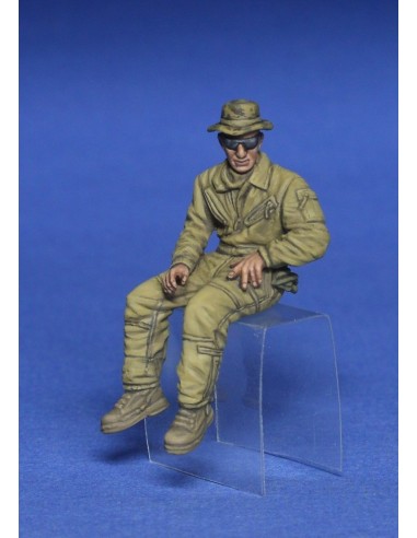 USMC TANK CREW AT REST