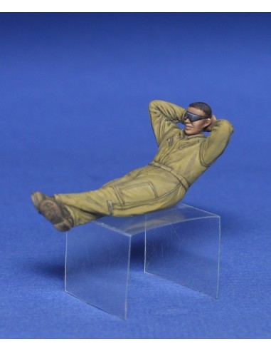 USMC TANK CREW AT REST