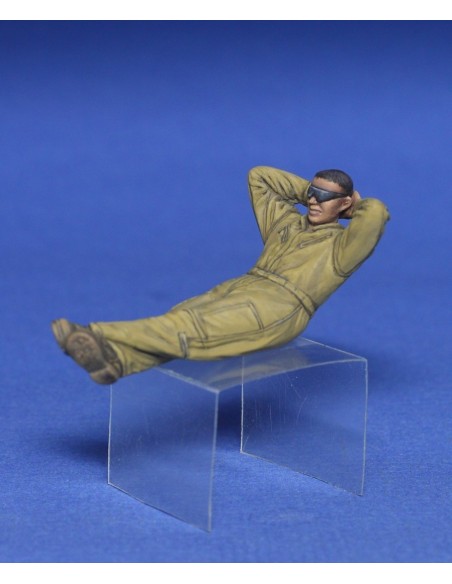 USMC TANK CREW AT REST