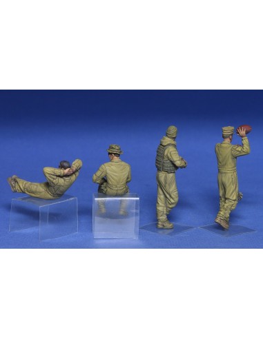 USMC TANK CREW AT REST