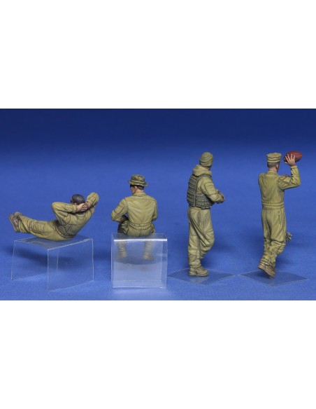 USMC TANK CREW AT REST