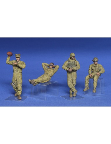 USMC TANK CREW AT REST