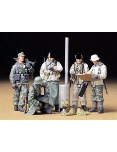 GERMAN SOLDIERS AT FIELD BRIEFING 2