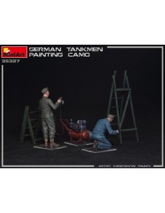 German Tankmen Painting Camo 2