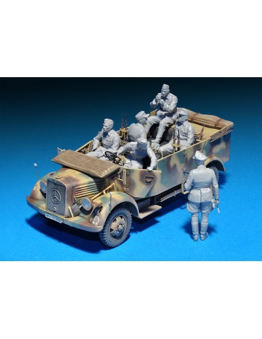 German Kfz.70 MB 1500A 4x4 car with Crew LEER...