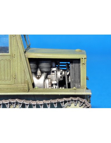 Ya-12 SOVIET ARTILLERY TRACTOR