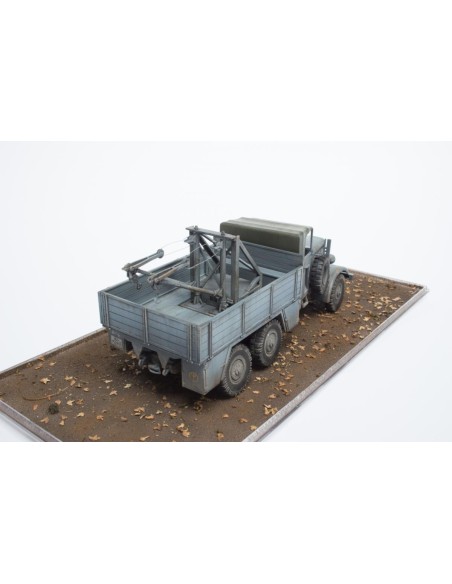 Einheitsdiesel with Bilstein Recovery Crane