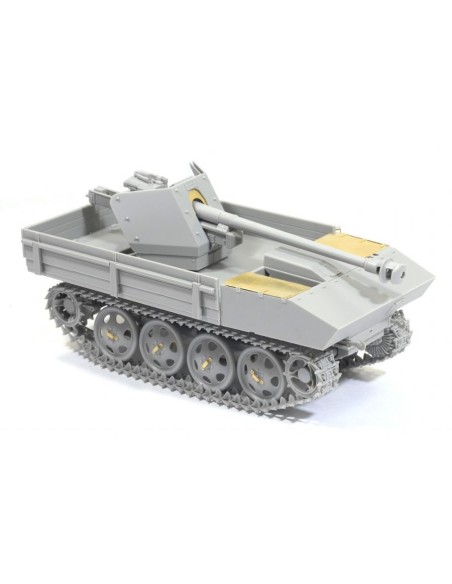 German IIWW anti-tank gun 7.5cm Pak 40/4 auf RSO