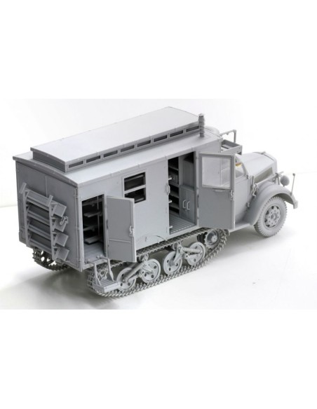 Sd.Kfz.3 Maultier Ambulance