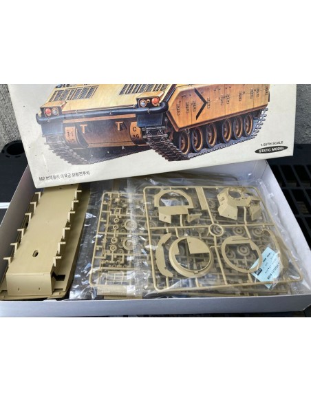 M2 BRADLEY US ARMY
