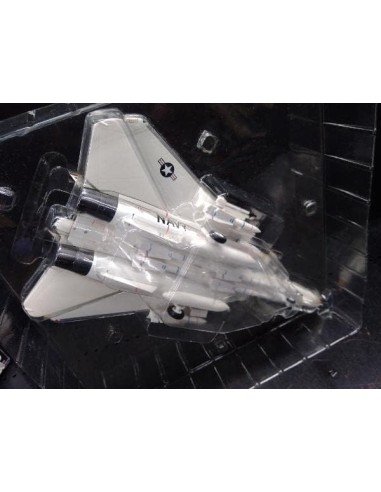 F-14AQ TOMCAT  VF-143 PUKIN DOGS   1/72