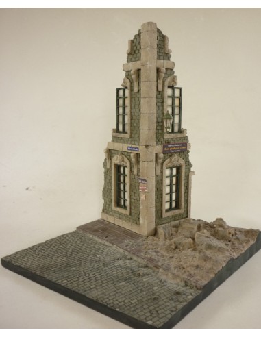 BASE DE DIORAMA: ESQUINA DE EDIFICIO 1/35
