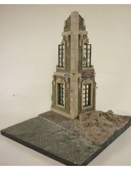 BASE DE DIORAMA: ESQUINA DE EDIFICIO 1/35