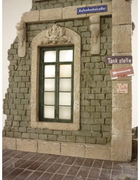 BASE DE DIORAMA: ESQUINA DE EDIFICIO 1/35