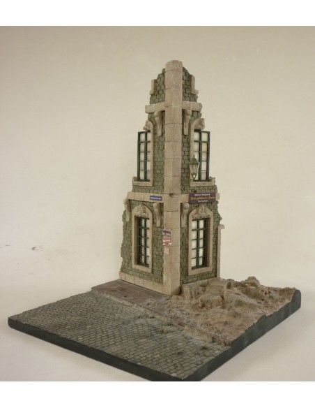 BASE DE DIORAMA: ESQUINA DE EDIFICIO 1/35