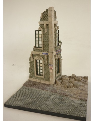 BASE DE DIORAMA: ESQUINA DE EDIFICIO 1/35