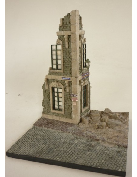 BASE DE DIORAMA: ESQUINA DE EDIFICIO 1/35