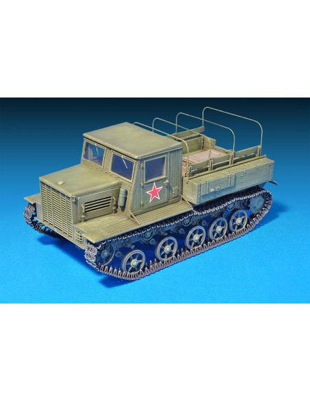 SOVIET ARTILLERY TRACTOR YA-12 LATE PRODUCT.