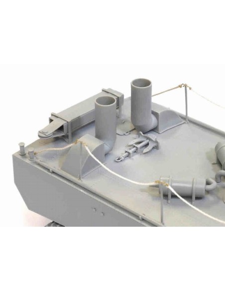 Panzerfahre Fahrendeck mit Genpanzerter Landwasserschlepper (Prototype Nr.II)