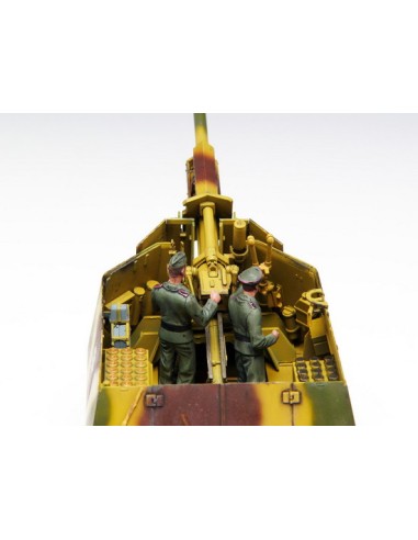 German 39(H) 10.5cm LeFH18(Sf) auf...