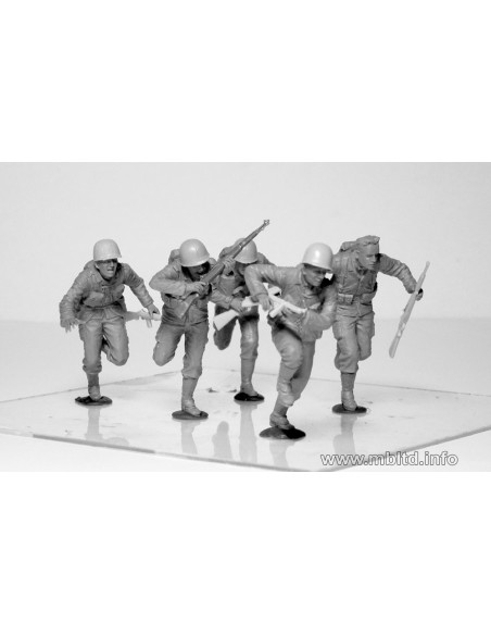 Move, move, move US Soldiers, Operation Overlord period, 1944