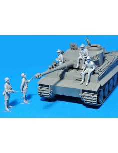 German Paratroopers and Tankers (Italy 1943) 2