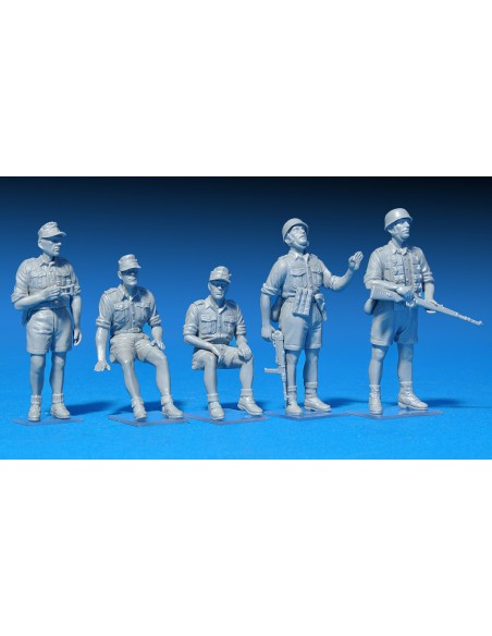 German Paratroopers and Tankers (Italy 1943)