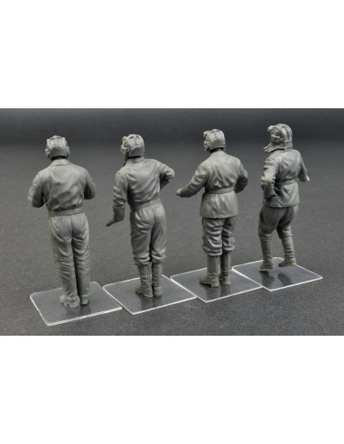 SOVIET TANK CREW (for Flame Tanks & Heavy Tanks...