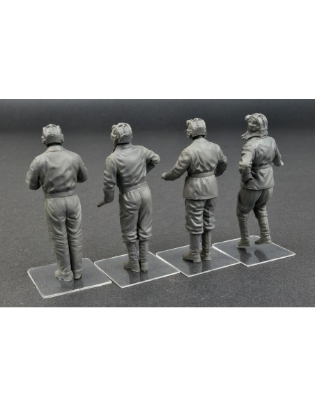 SOVIET TANK CREW (for Flame Tanks & Heavy Tanks of Breakthrough)