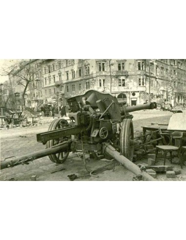 German 10.5cm leichte Feldhaubitze 18/40...