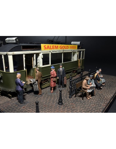 European Tramcar - Straßenbahn-Triebwagen 641 w/crew & passengers