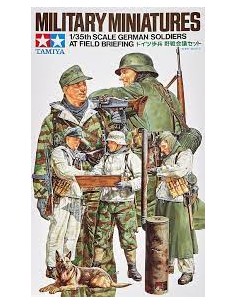 GERMAN SOLDIERS AT FIELD BRIEFING